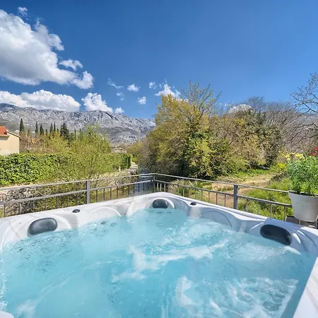 Holiday Home Zrnovnica * Žrnovnica