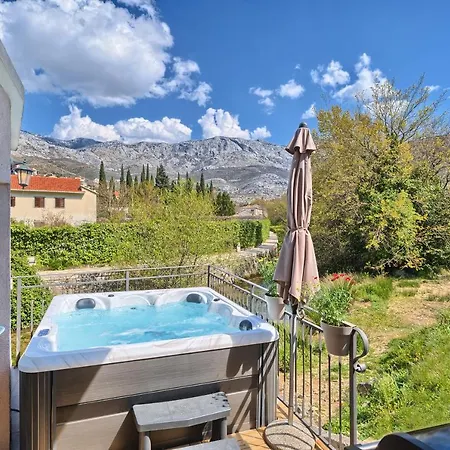 Holiday Home Zrnovnica * Zrnovnica