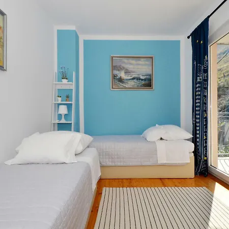 Holiday Home Zrnovnica Tatil Evi