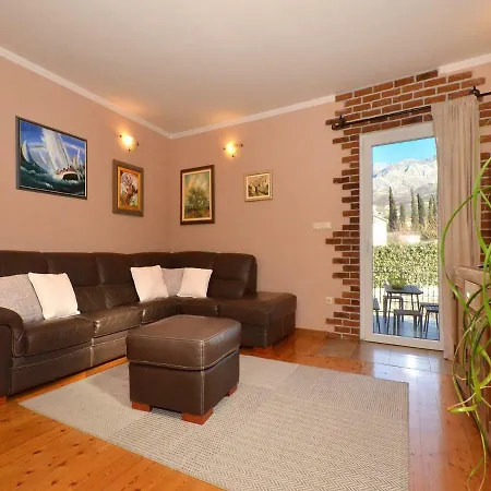 Holiday home Holiday Home Zrnovnica Zrnovnica