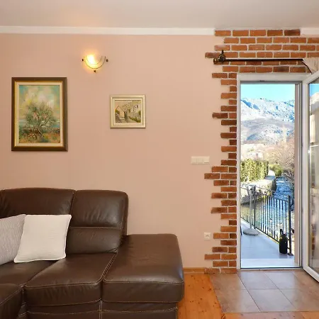 Holiday Home Zrnovnica Tatil Evi Žrnovnica