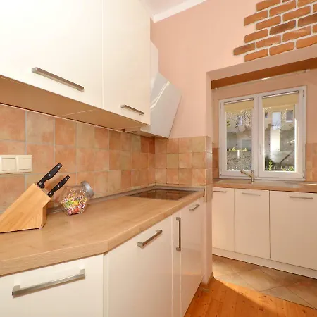 Holiday Home Zrnovnica Tatil Evi *