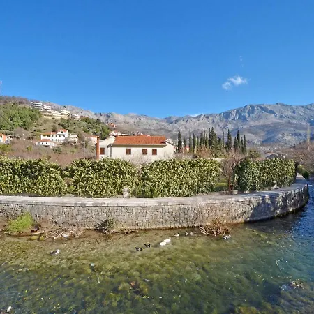 Holiday Home Zrnovnica Tatil Evi Žrnovnica