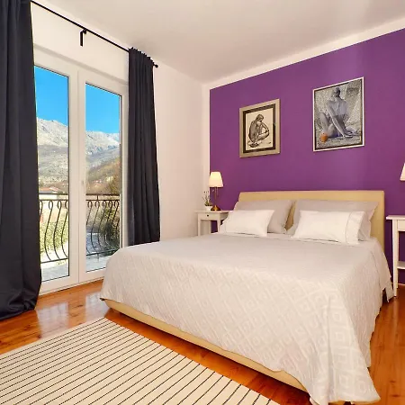 Holiday Home Žrnovnica Vikendica