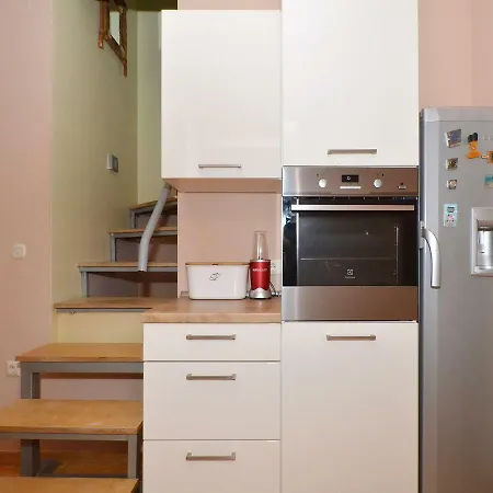 Holiday Home Zrnovnica Tatil Evi *