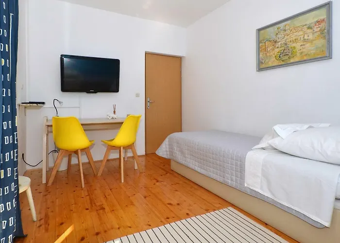 Holiday Home Zrnovnica Semesterbostad *