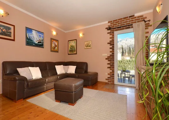 Semesterbostad Holiday Home Zrnovnica Žrnovnica