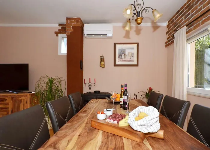 Holiday Home Zrnovnica Semesterbostad Žrnovnica