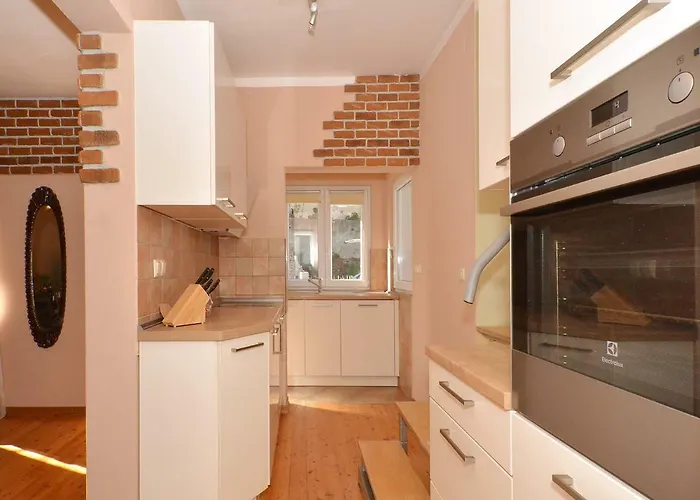 Semesterbostad Holiday Home Zrnovnica *