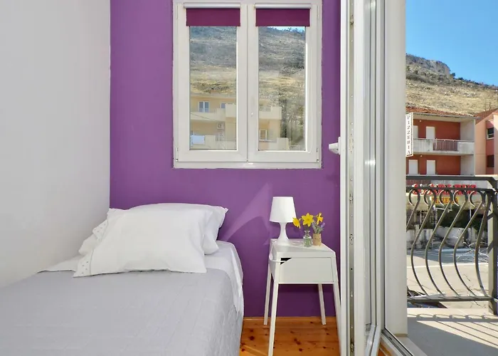 Semesterbostad Holiday Home Zrnovnica Žrnovnica