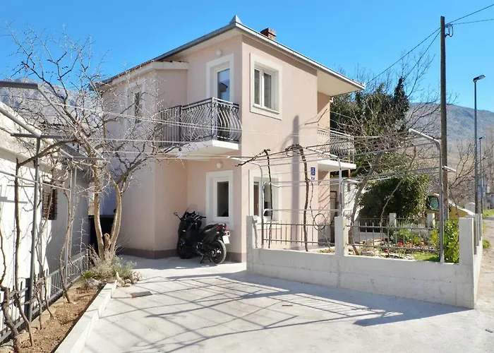 Holiday Home Zrnovnica * Žrnovnica
