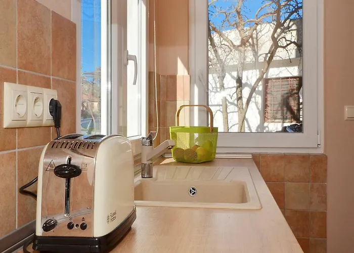 Holiday Home Zrnovnica Semesterbostad *